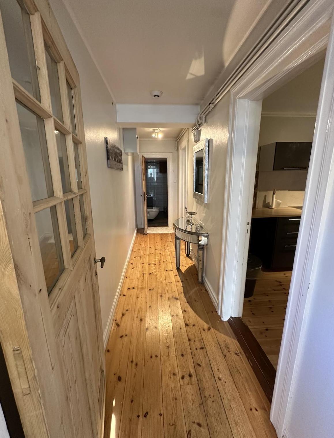 Reykjavik Urban Escape 2-Bedroom Haven With Private Entrance Exterior photo