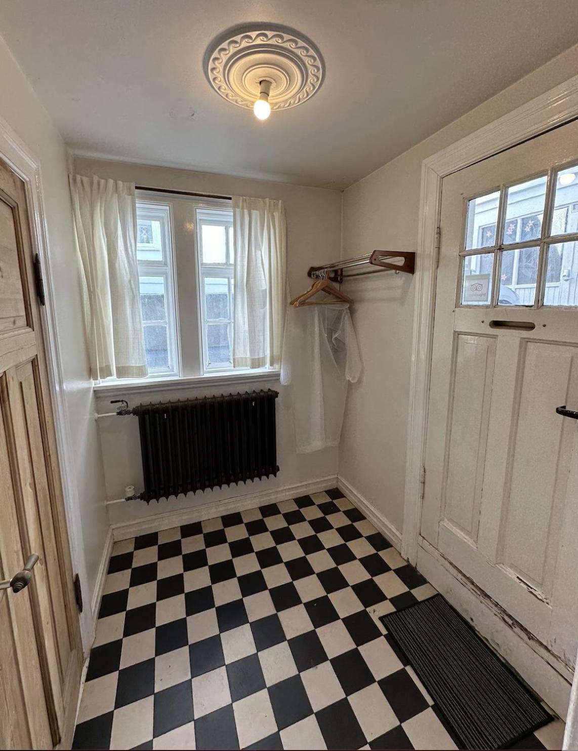 Reykjavik Urban Escape 2-Bedroom Haven With Private Entrance Exterior photo