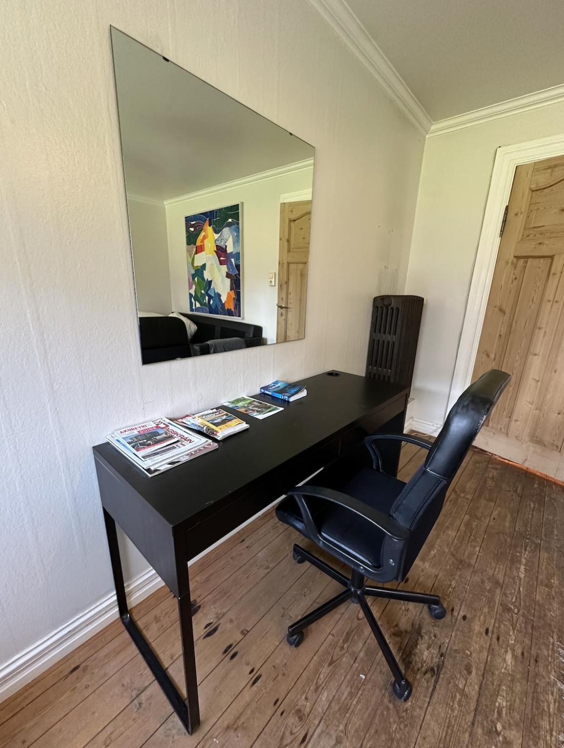 Reykjavik Urban Escape 2-Bedroom Haven With Private Entrance Exterior photo